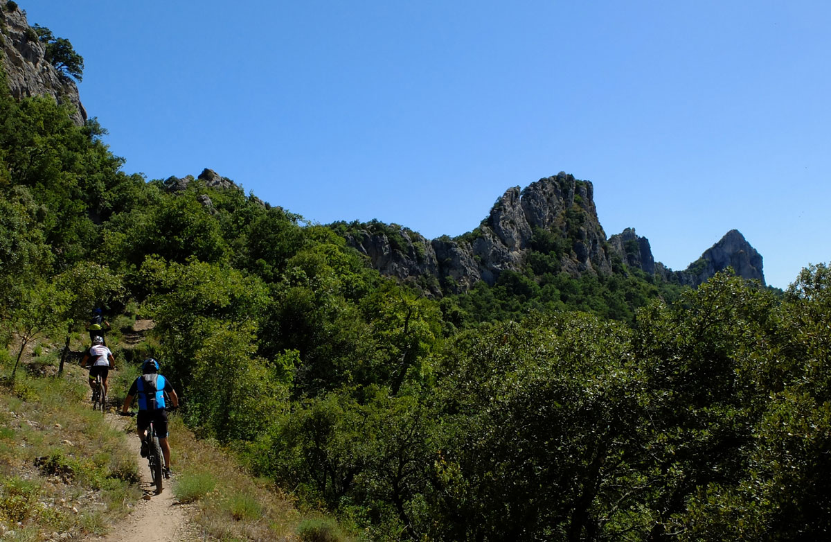 Bikers en la Sierra de Cantabria