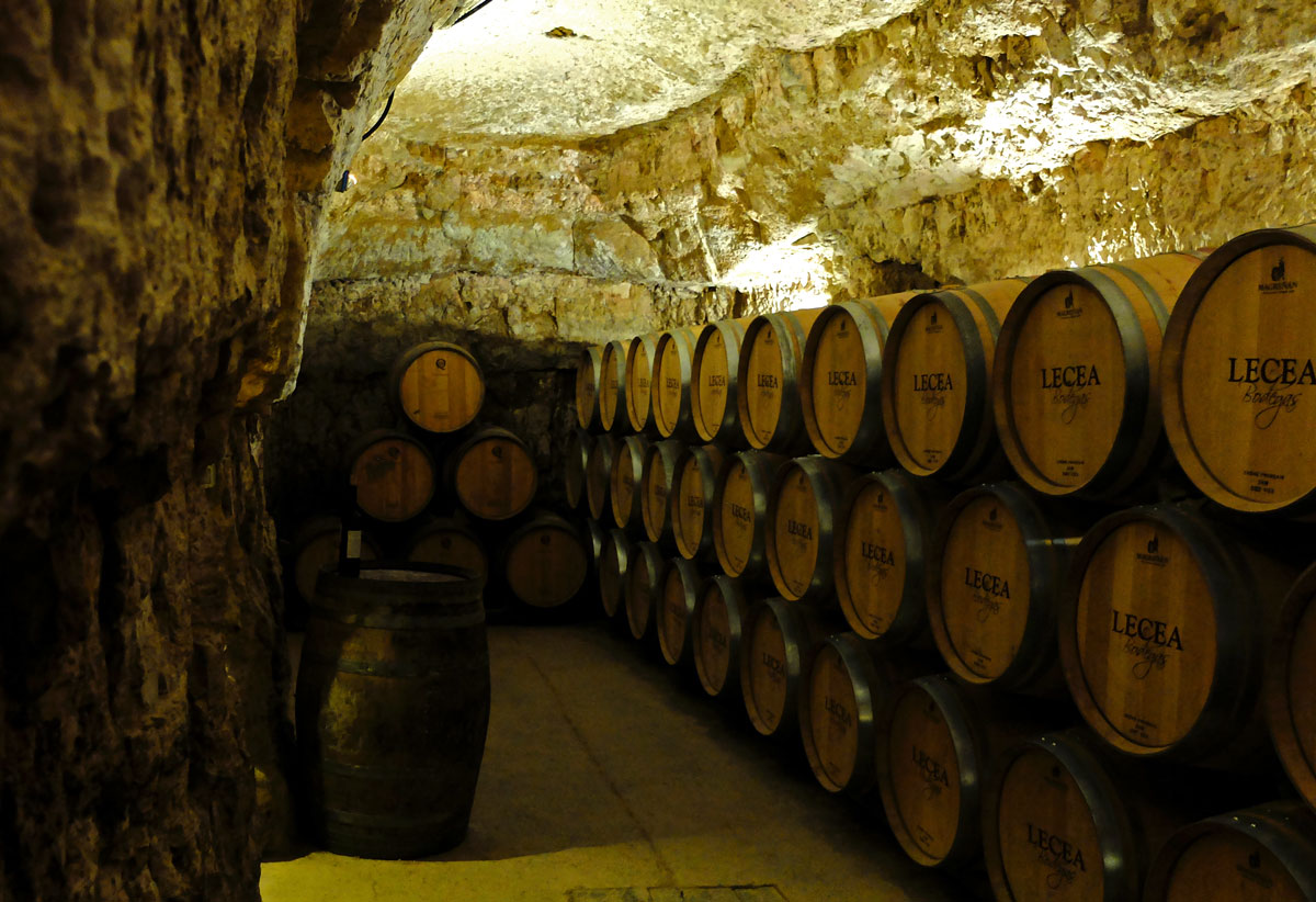 Bodegas-Lecea-barrels
