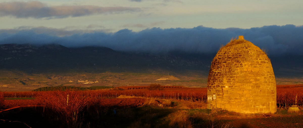 Chozo under Obarenes Mountains